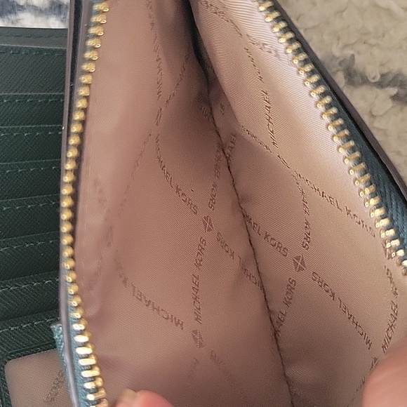 Michael Kors Adele Wallet - Picture 6 of 9